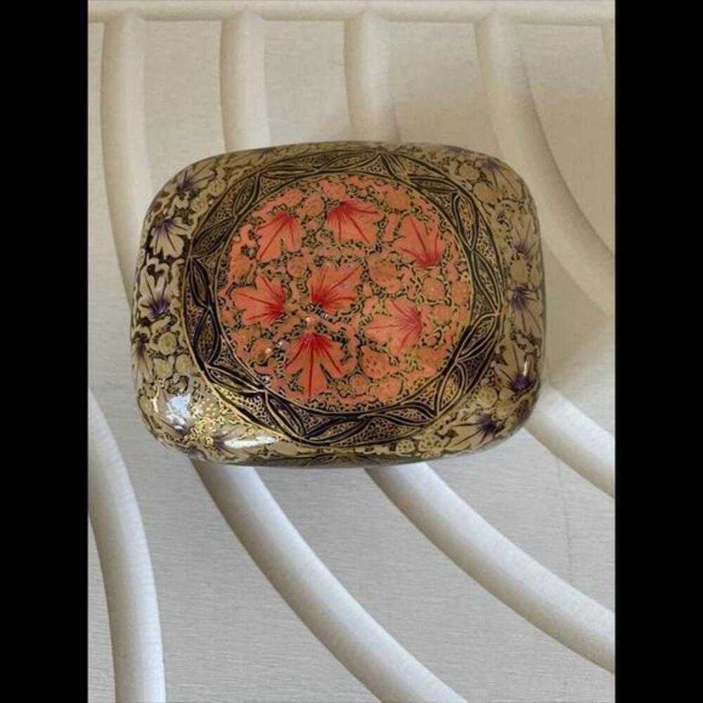 hand painted floral black lacquer Trinket Box 5”x4” - Picture 2 of 8